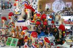 Albufeira - Un negozio di souvenir, il caratteristico gallo portoghese la fa da padrone