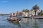 Aveiro - Una barca (moliceiro) porta i turisti a visitare la città