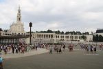 Fatima - A sinistra la Cappellina delle Apparizioni, sullo sfondo la Basilica