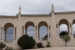 Fatima - Parte del colonnato composto da 200 colonne, 14 altari e 17 statue