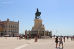 Lisbona - Statua di Re José I che schiaccia i serpenti in Piazza del Commercio