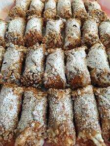 Cannoli alla ricotta siciliani - Ricetta originale con ricotta di pecora, canditi e cannella