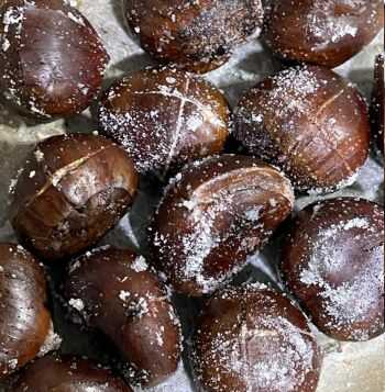 Castagne cotte nella friggitrice ad aria, croccanti fuori e morbide dentro